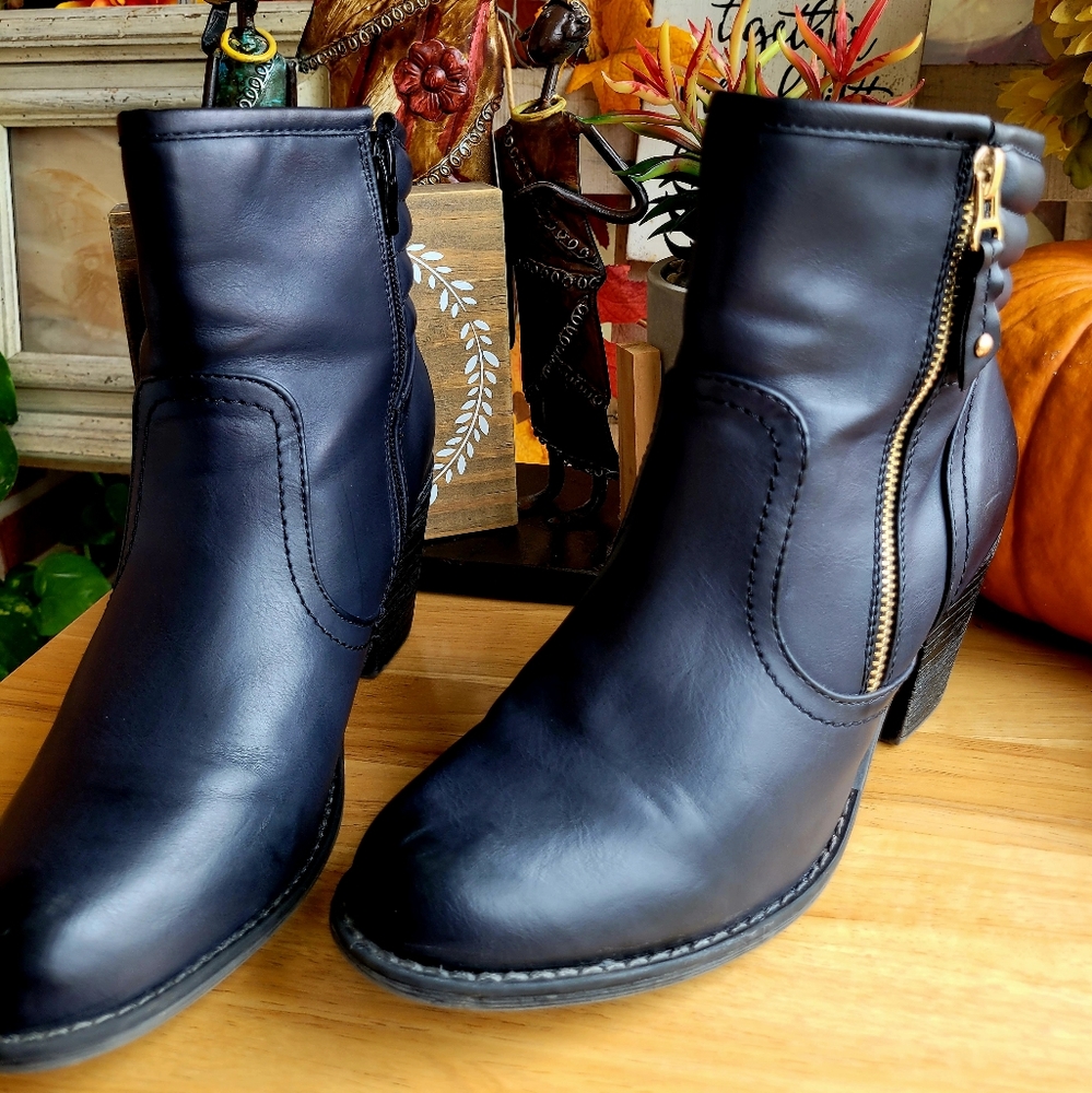 Via Pinky Black Boots
